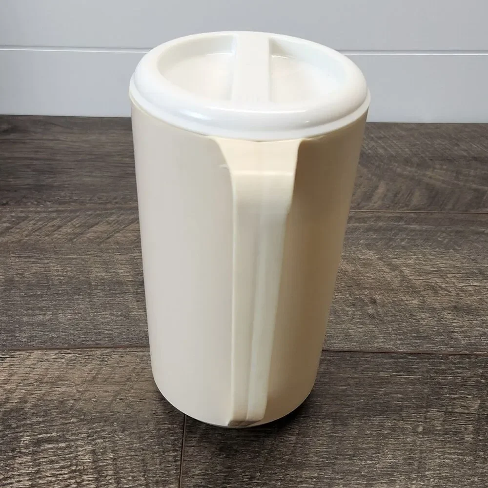 Vintage Rubbermaid #2445 Almond 2 1/4 Quart Pitcher w/ Slotted White Lid